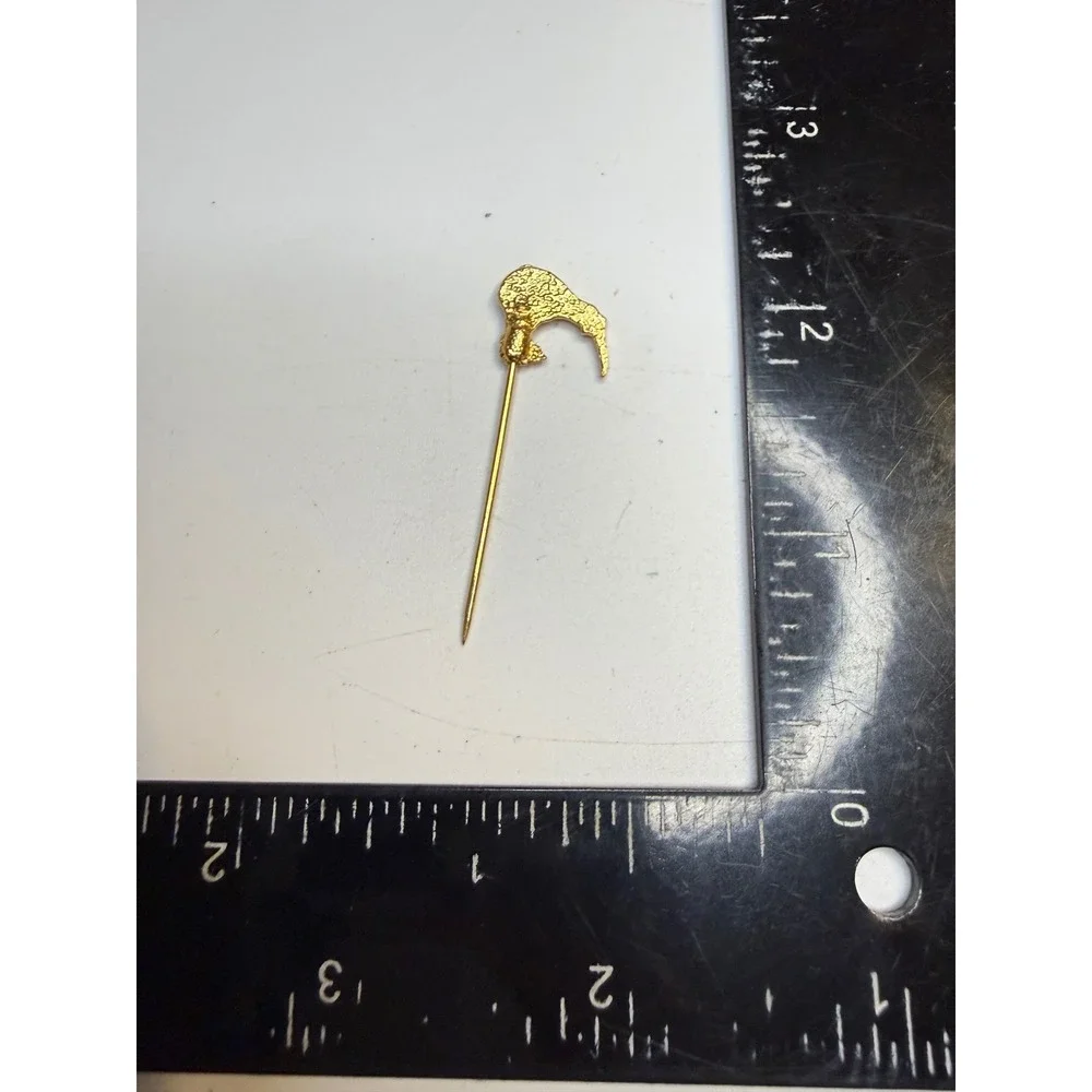 Vintage Gold Tone Kiwi Bird Stick Pin New Zealand Souvenir Lapel Hat Pin